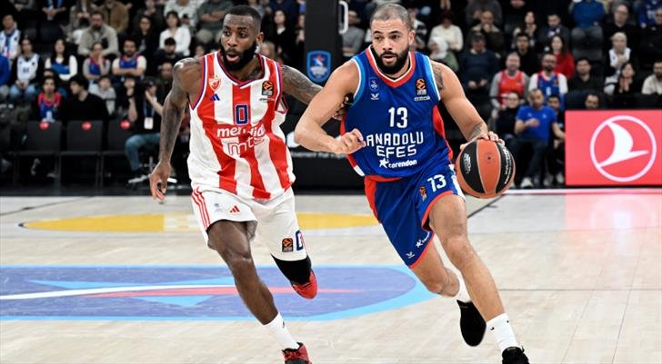 Anadolu Efes sahasında rahat kazandı