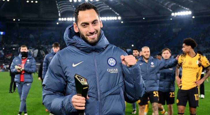 Hakan Çalhanoğlu’ndan transferi itirafı! “Geçen yıl beni istediler”