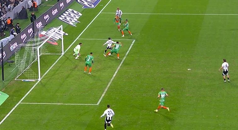 Rafa Silva’dan jeneriklik vuruş