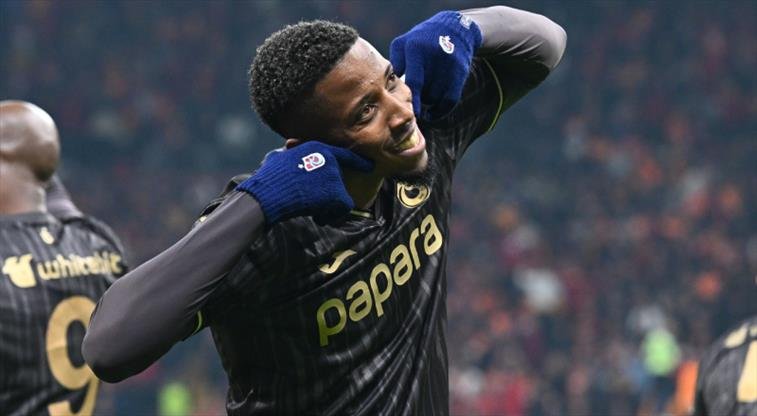 Simon Banza, Onuachu’yu solladı