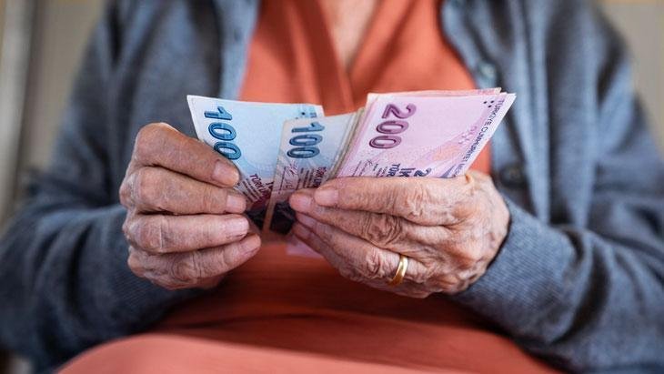 65 yaş aylığına düzenleme! Mağduriyete yol açıyordu: Artık onlar da yararlanacak