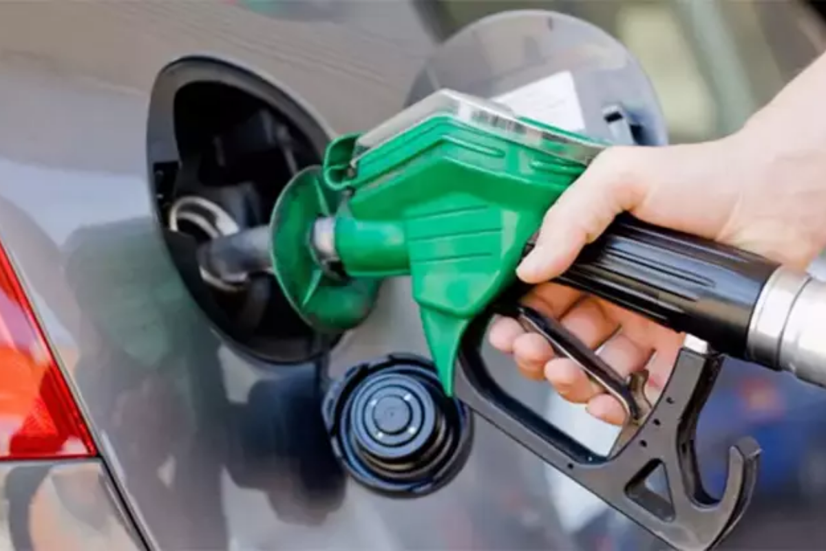 Benzin ve motorine 1 liranın üzerinde indirim geliyor