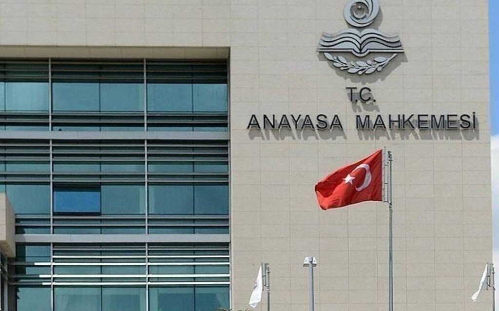ANAYASA MAHKEMESİ, 696 KHK İŞÇİLERİNİN YER DEĞİŞİKLİĞİ YASAĞINI İPTAL ETTİ