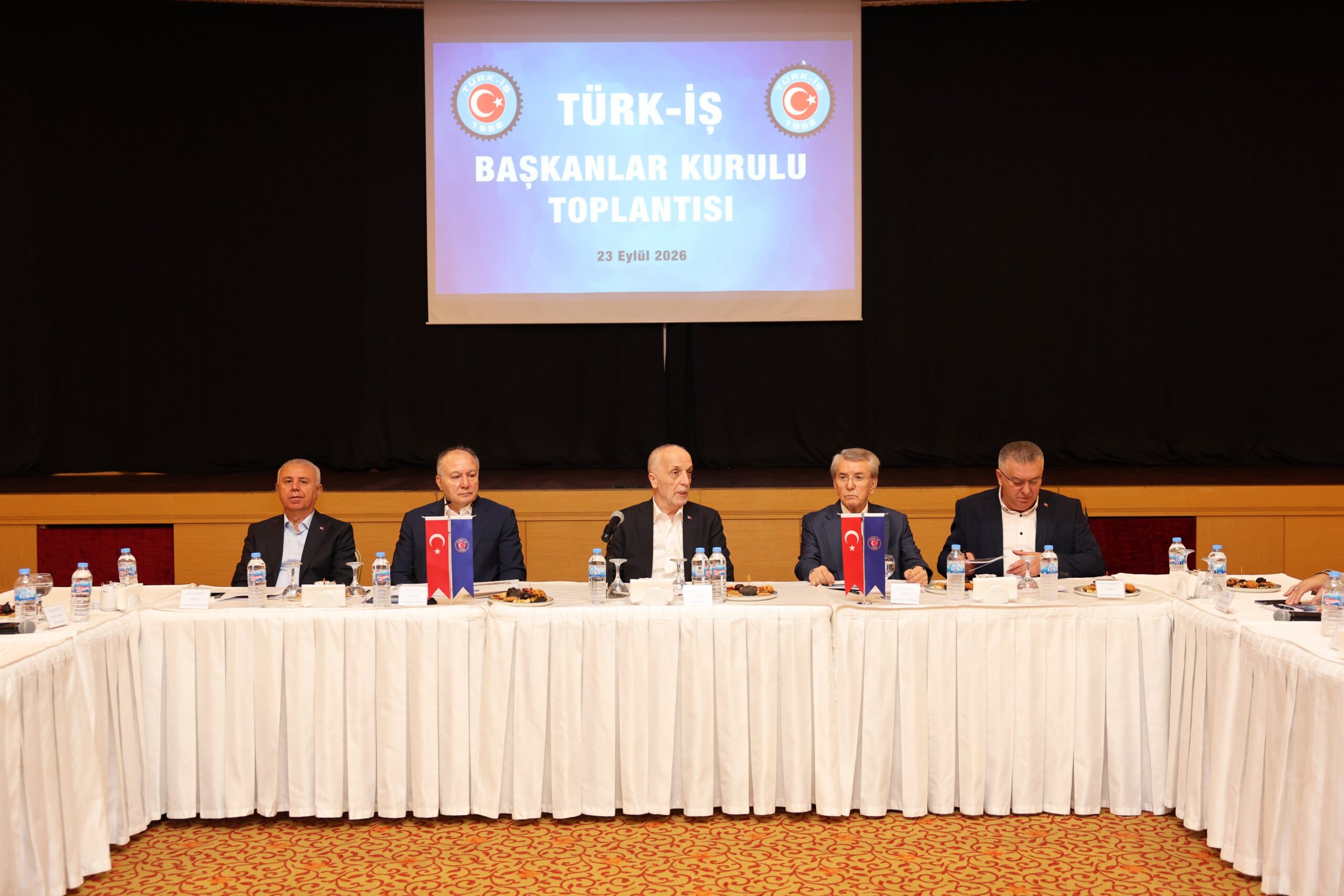 TÜRK-İŞ’ten Çalışma Hayatı İçin 12 Başlıkta Çağrı